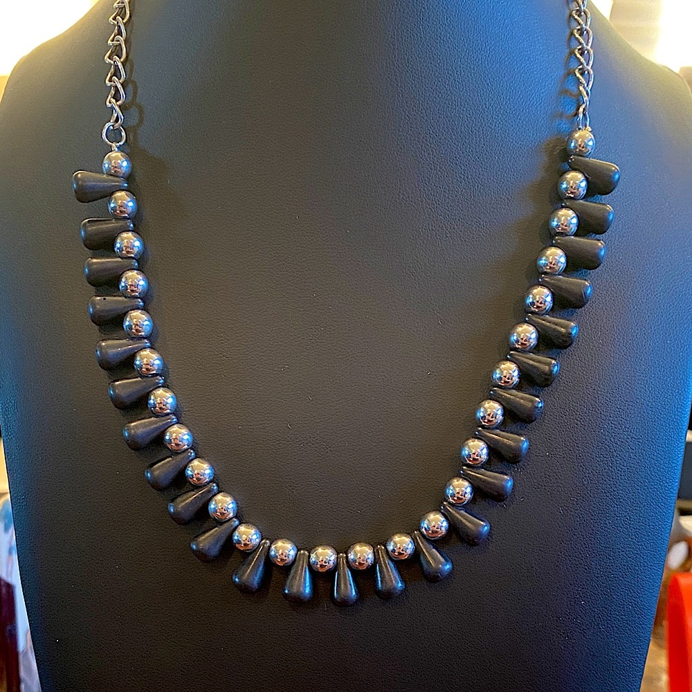 Dramatic Black Stone And Silver Tone Necklace - image 1